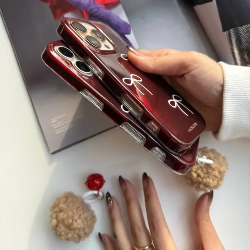 قاب چری براش طرح پاپیونی با آویز زنگوله ای مناسب گوشی آیفون - Image 4
