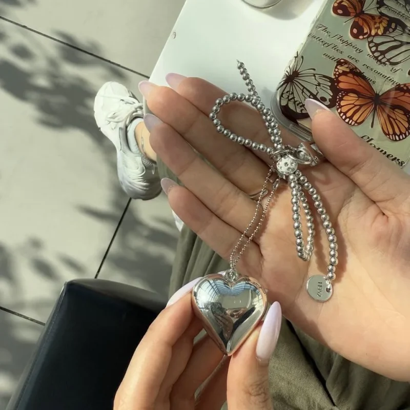 قاب پروانه ای مدل golden butterfly با آویز مناسب گوشی آیفون - Image 2