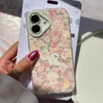 قاب گربه ای طرح پیشی در باغ گل مناسب گوشی آیفون - Image 4