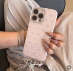 قاب پاپیون طرح Bowtie pinky با آویز مناسب گوشی آیفون - Image 6