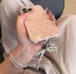 قاب پاپیون طرح Bowtie pinky با آویز مناسب گوشی آیفون - Image 8