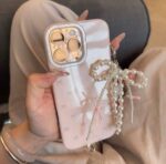 قاب پاپیون طرح Bowtie pinky با آویز مناسب گوشی آیفون - Image 7